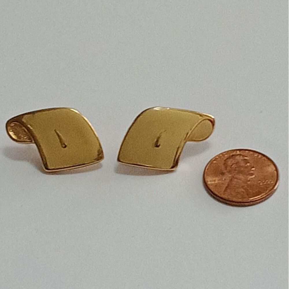 Vintage Clip On Enamel Gold Toned Earrings